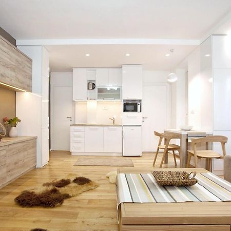 Hostgost Selected Suites - Skadarlija Square Belgrado Exterior foto